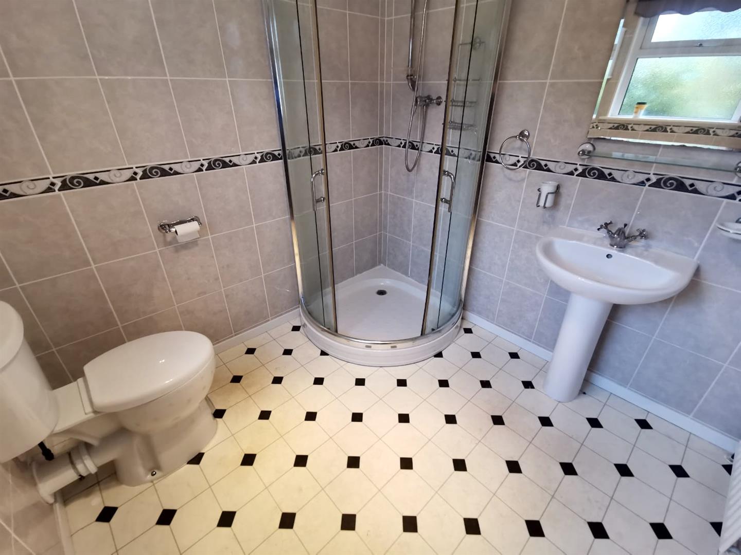 SHOWER ROOM